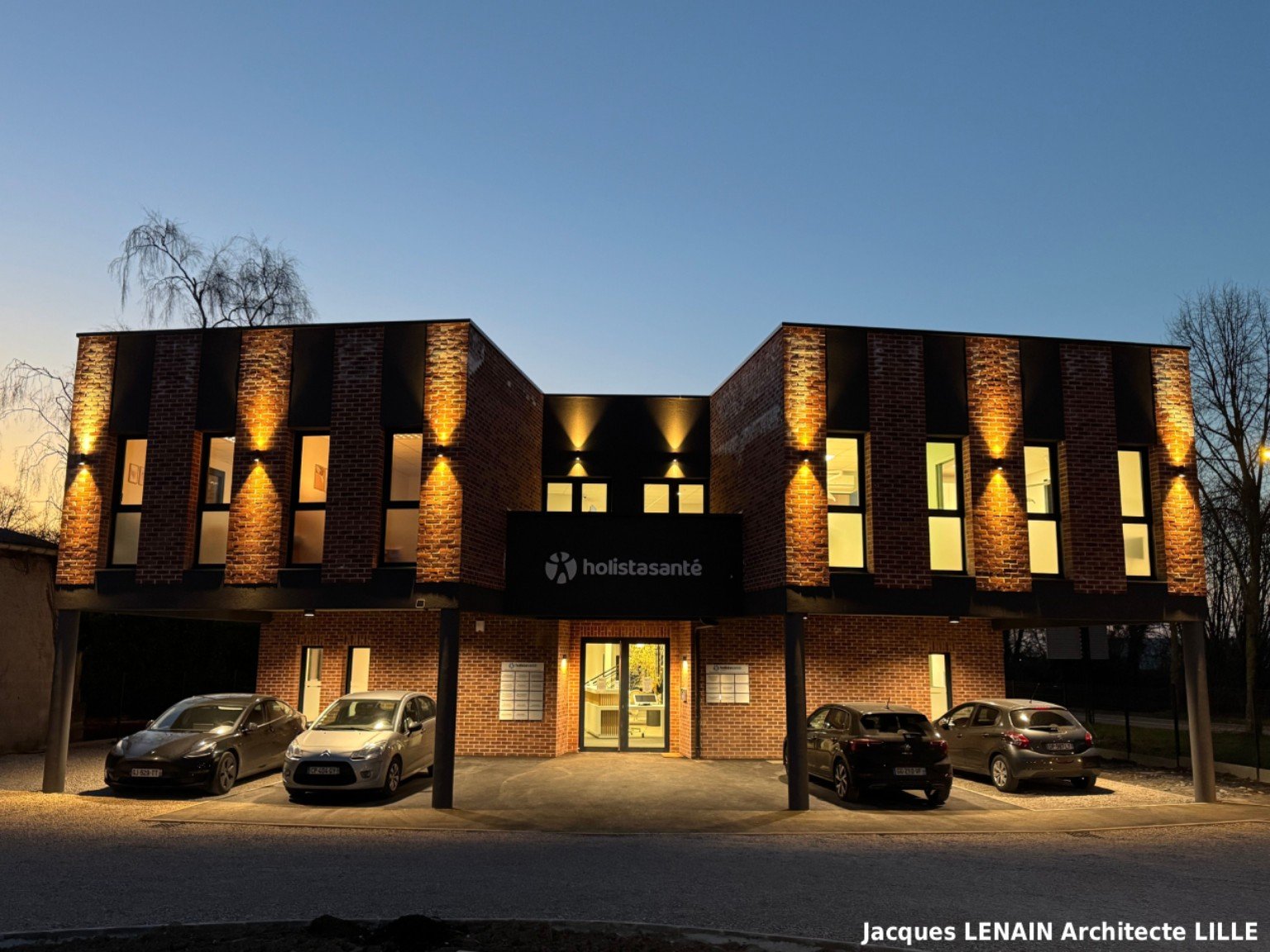 Façade d’une maison de santé accompagnée par UpmyKab